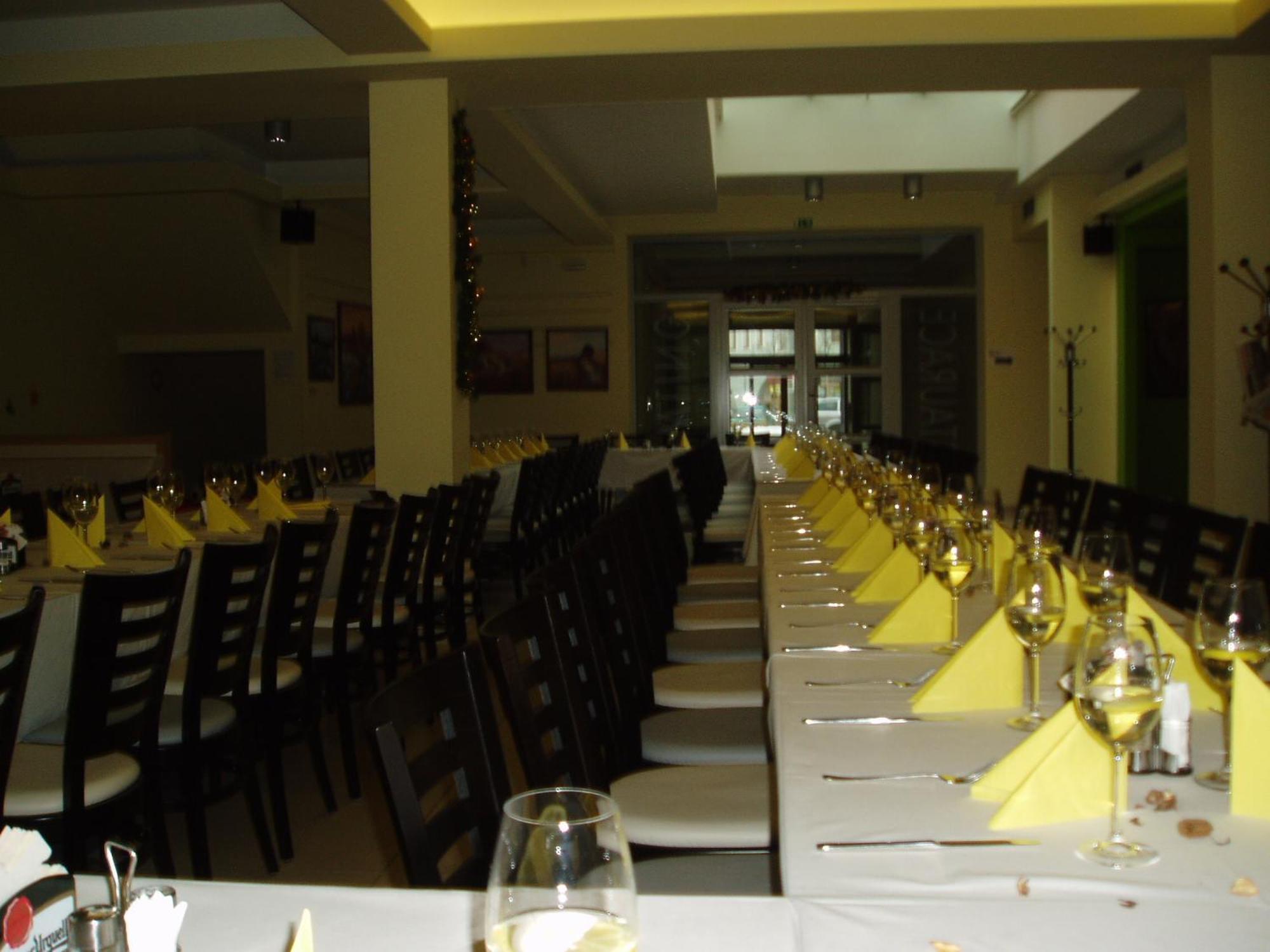 Hotel Kaskada Ledeč nad Sázavou エクステリア 写真